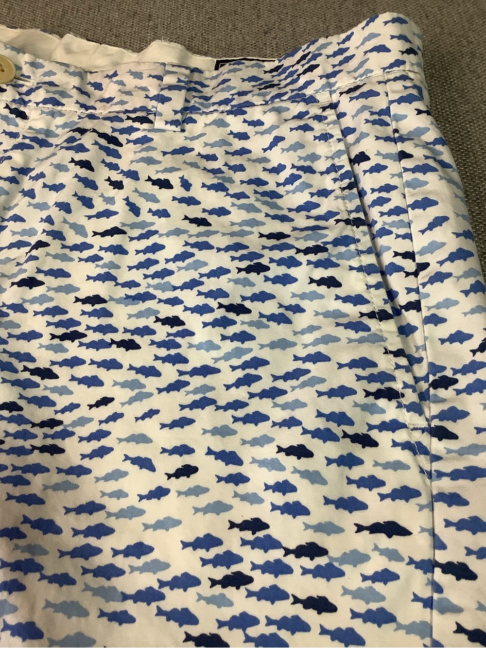 VINEYARD VINES Men's White Blue Breaker Shorts All Over Fish Print Size 34 - Picture 9 of 13